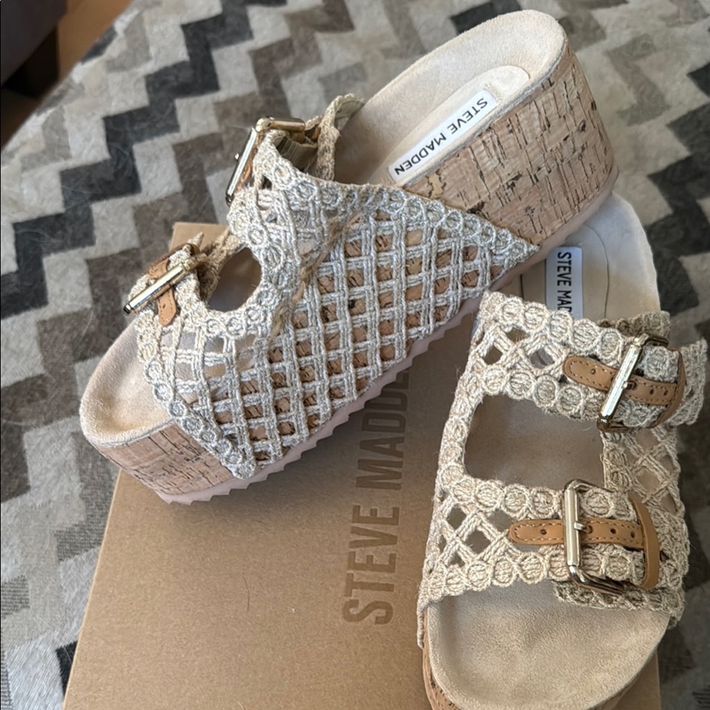 Steve Madden Women’s Kali High Platform Footbed Sandals